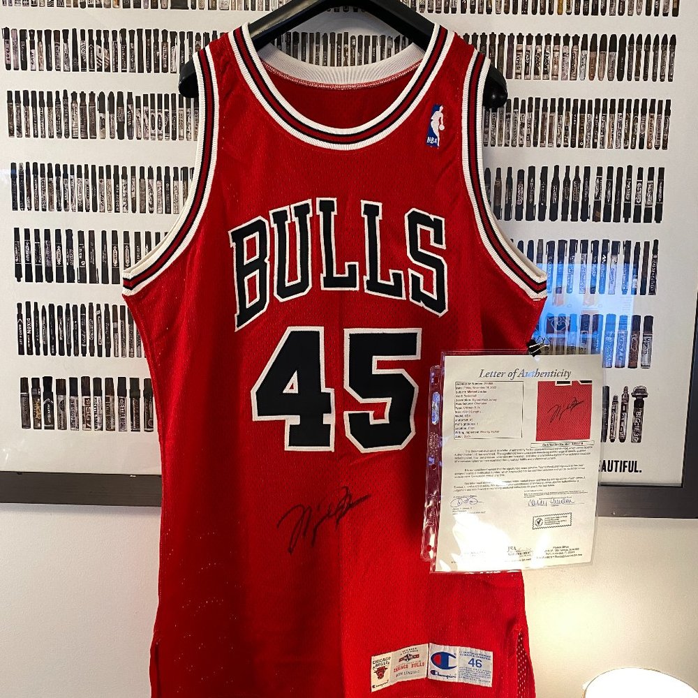 Champion - Chicago Bulls Michael Jordan Pro-Cut jersey (1995) #45 Signed JSA COA